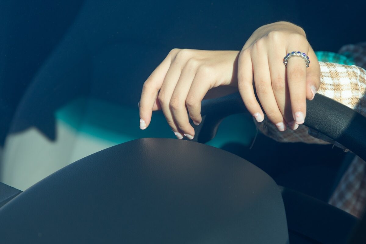 Havi 44,7 milliós fizetéssel vonul nyugdíjba egy 30 éves nő