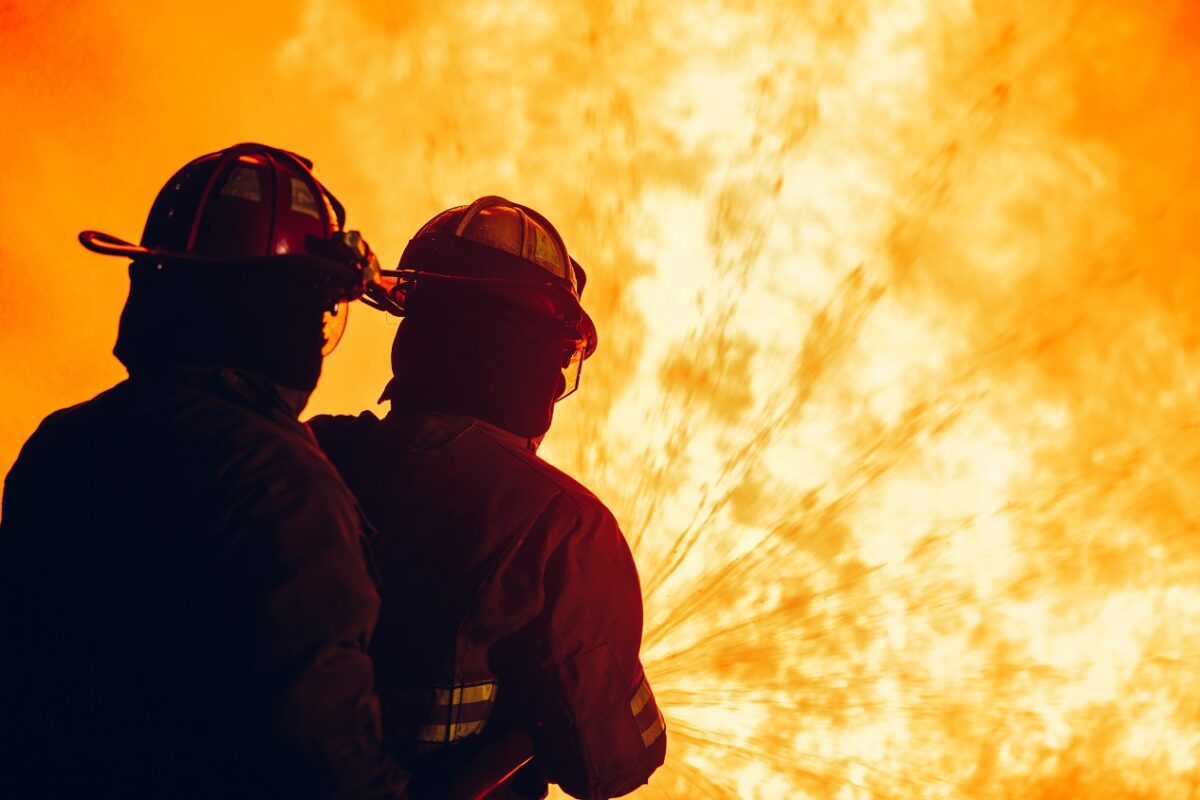 22 órája harcolnak a lángokkal a tűzoltók Pest vármegyében