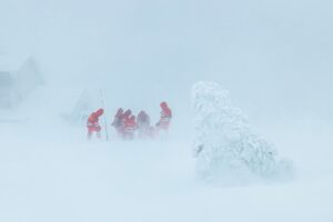 Rendkívüli helyzet állt elő – eltűnt 10 síelő