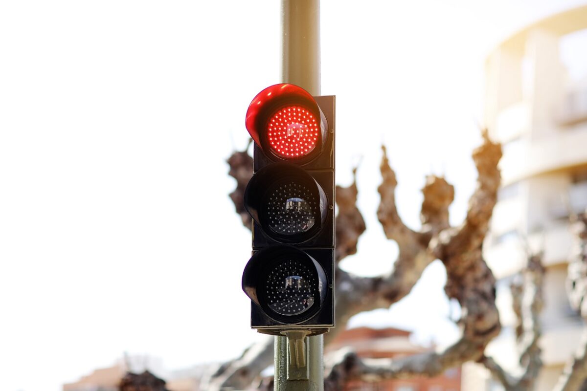 Áthajtott a piroson, ami egy gyerek életébe került