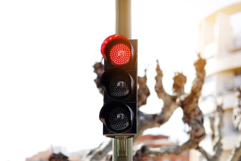 Áthajtott a piroson, ami egy gyerek életébe került