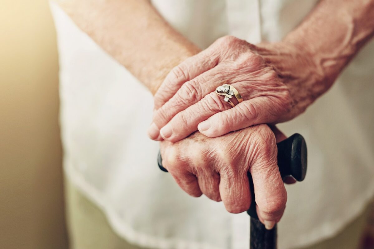 Szívtelen támadás ért egy 88 éves nyugdíjast az utcán – bejelentést tett a rendőrség