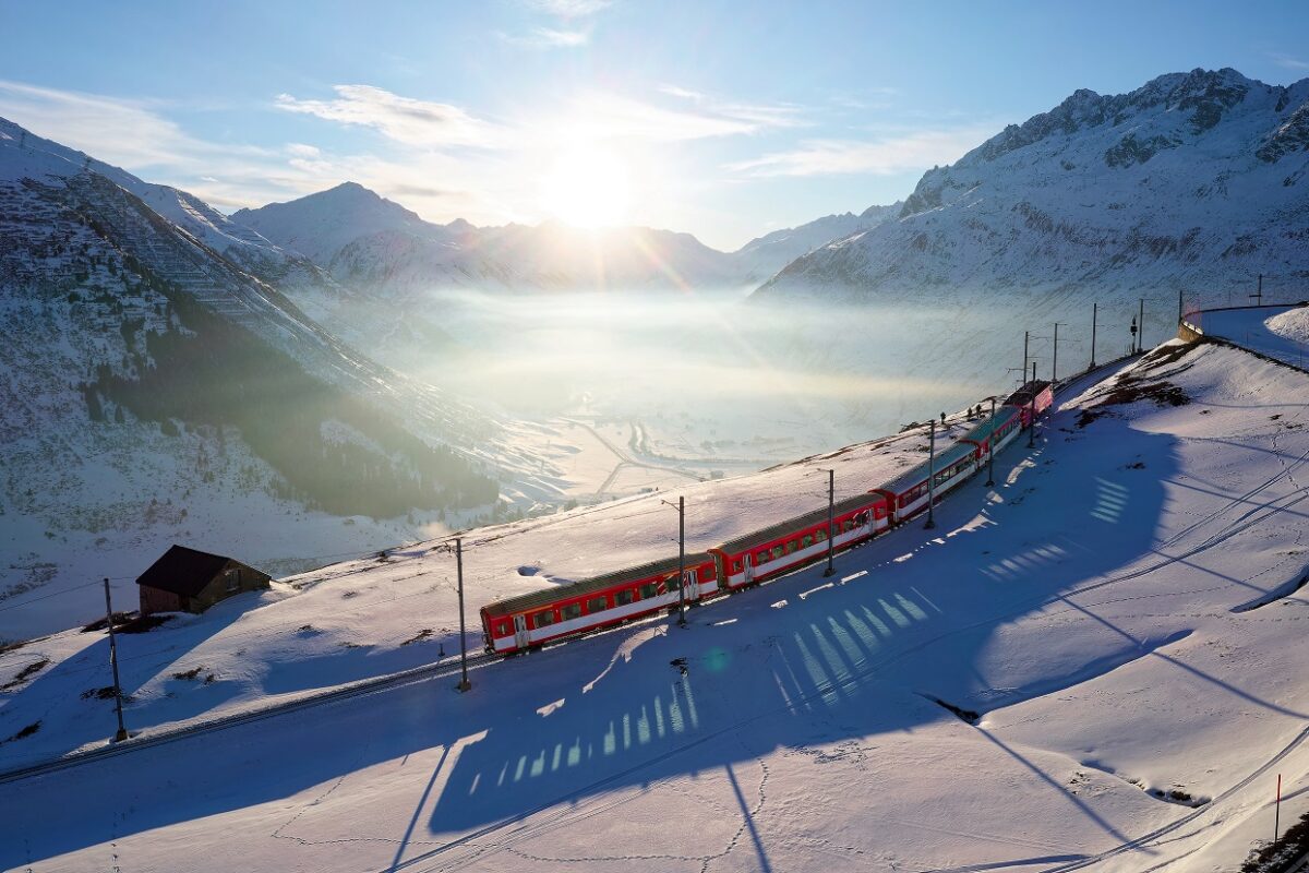 Példátlan incidens történt – lavina csapódott egy vonatba a svájci Alpokban