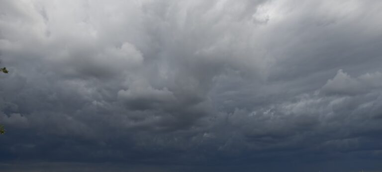 Nevetségesen gyenge időjárás vár ránk vasárnap – megint jobb otthon maradni