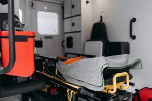 Napozás közben, a medencéje mellett gázoltak halálra egy 65 éves nőt