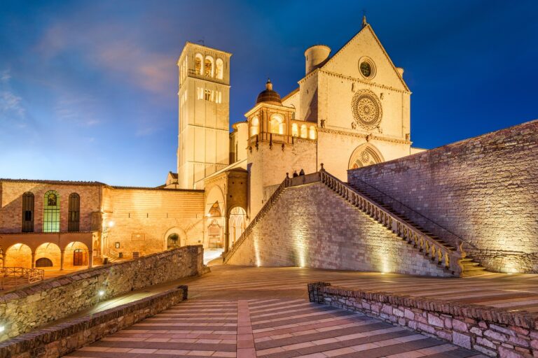 800 év után újra látható Assisi Szent Ferenc csontváza