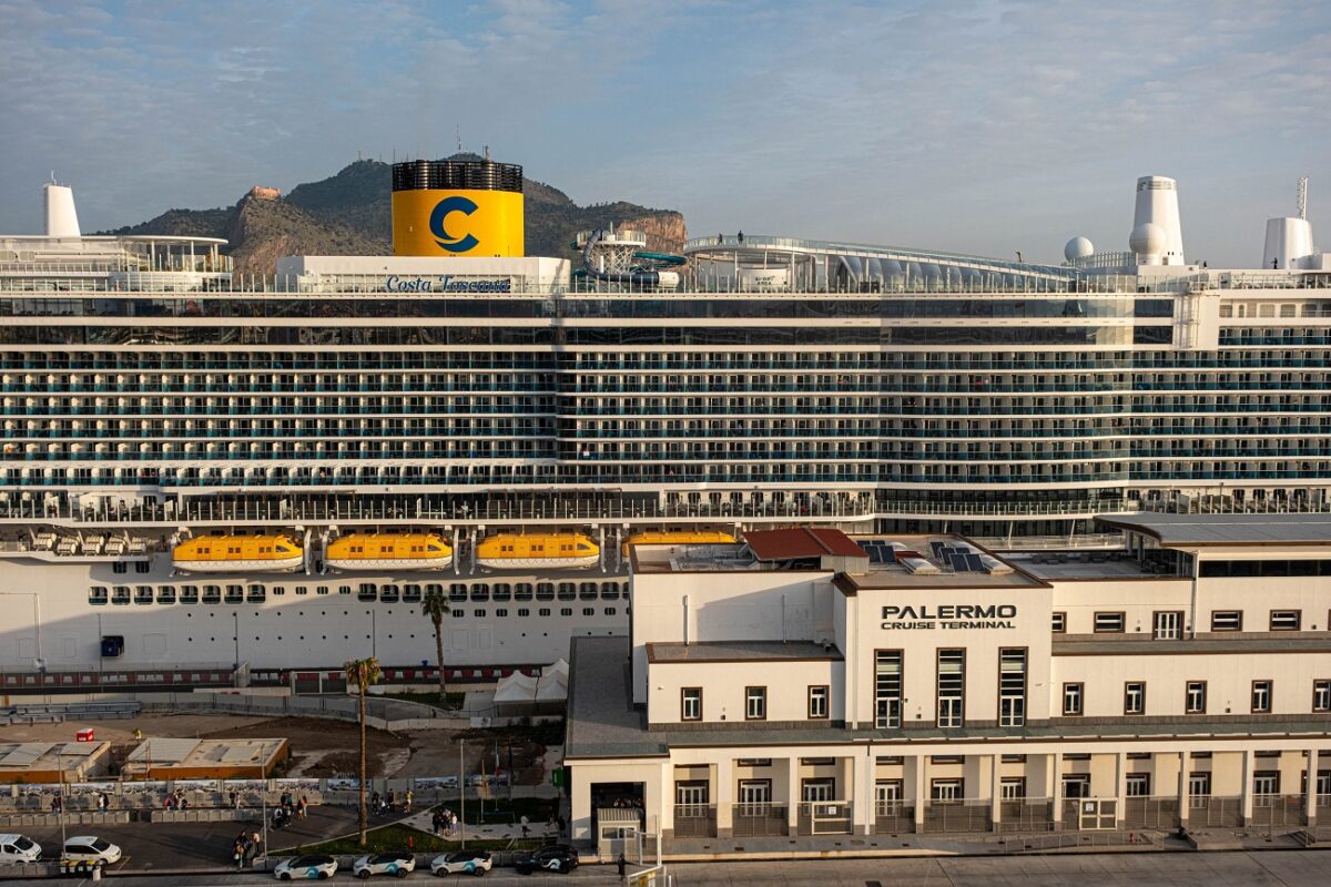 Halálba ugrott egy turista