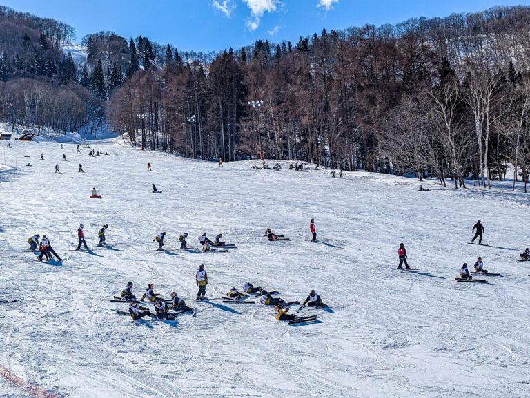 Snowboardos gázolt halálra egy 5 éves kislányt a sípályán, majd ő is meghalt