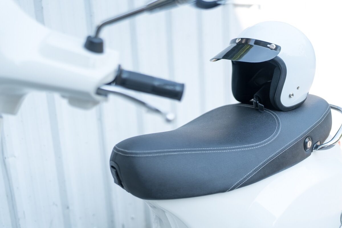 Robogóval akart betörni az ügyészségre egy nő