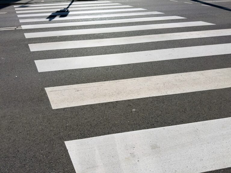 Halálra gázoltak egy 12 éves fiút a gyalogátkelőnél – egy 17 éves sofőr a gázoló