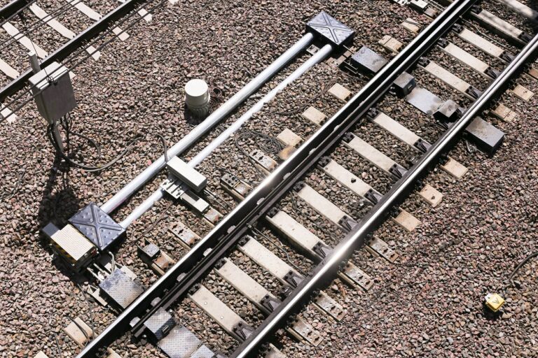 7,5 kilométer vasúti távközlési kábelt loptak el – jelentős kárt okoztak a MÁV-nak