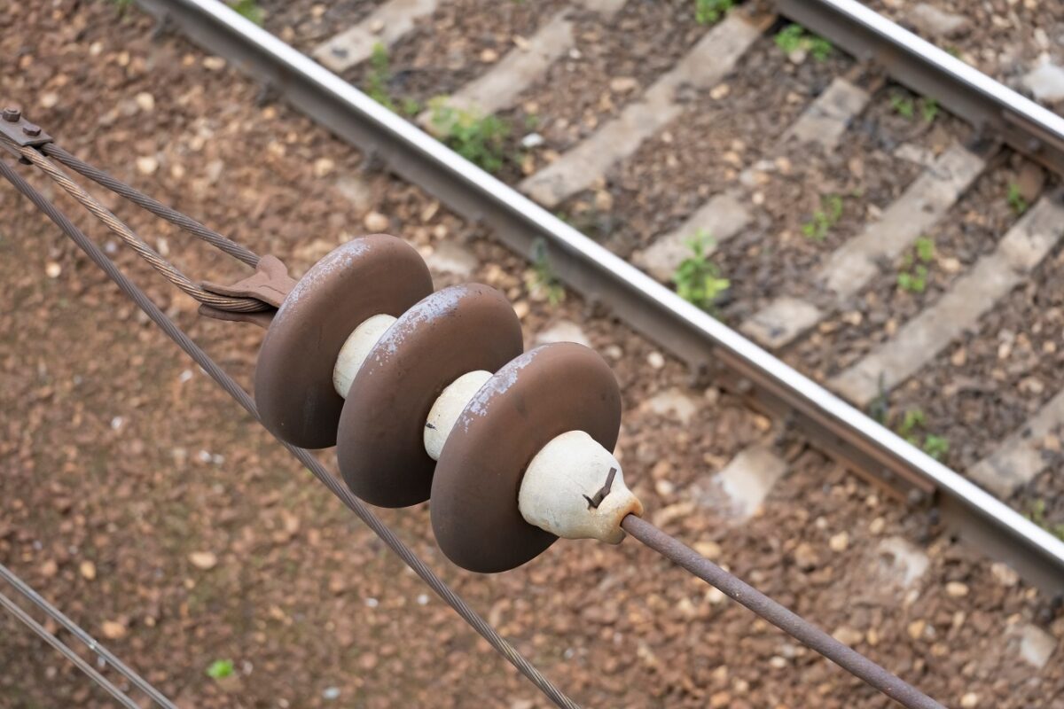 Leszakadt egy felsővezeték hétfő hajnalban – bejelentést tett a MÁV