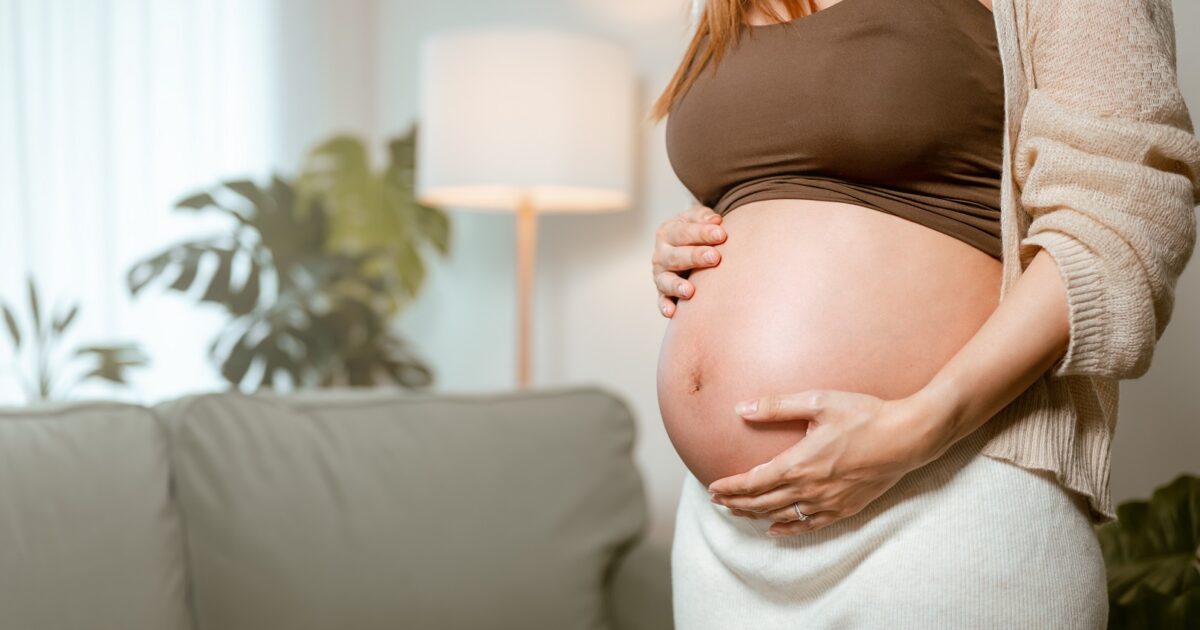 10 évvel férje halála után vált édesanyává a 49 éves színésznő Kép