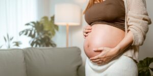 10 évvel férje halála után vált édesanyává a 49 éves színésznő