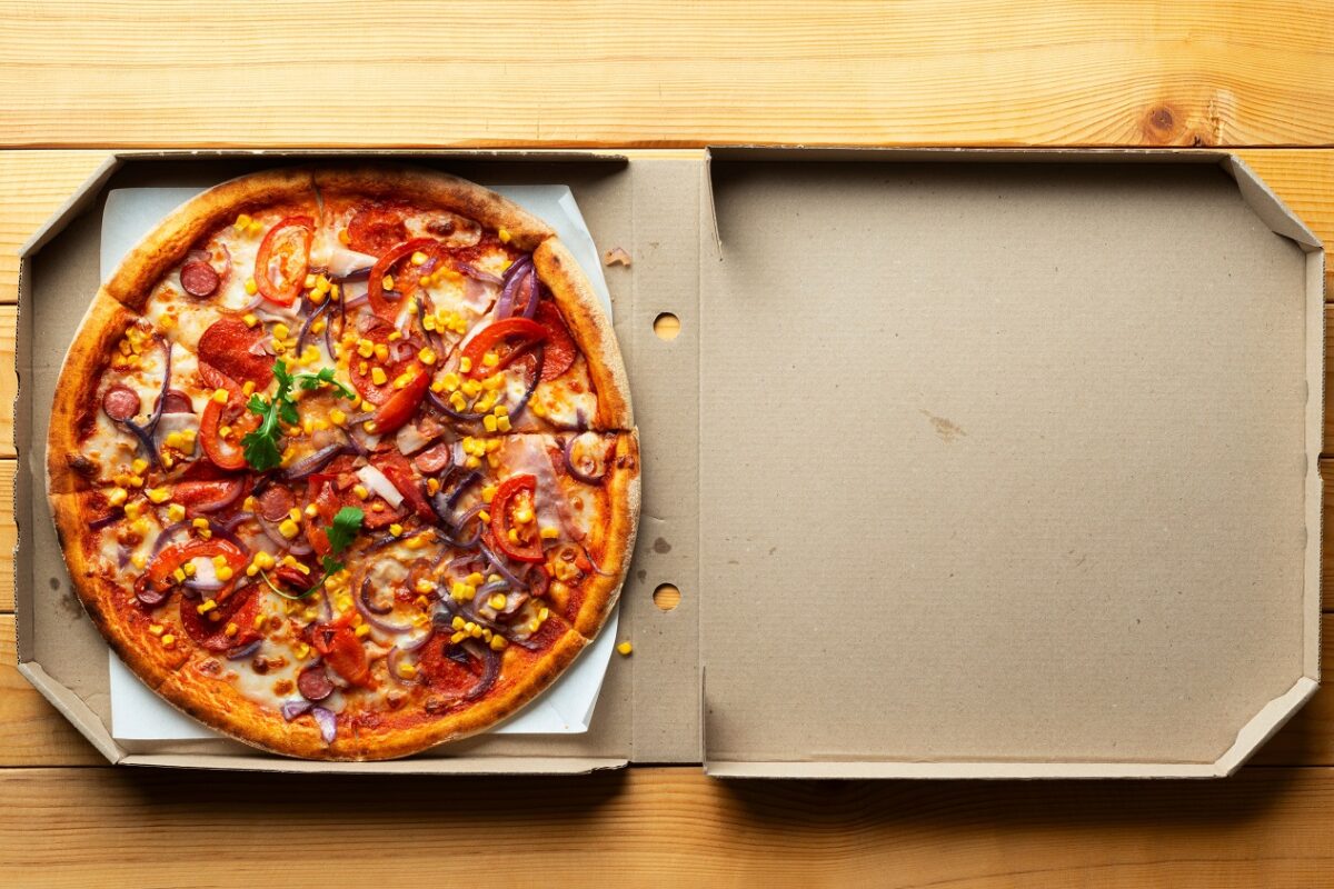 Felháborító ételszállítás – hóviharban szállította ki a pizzát, de borravaló nélkül nem adta át