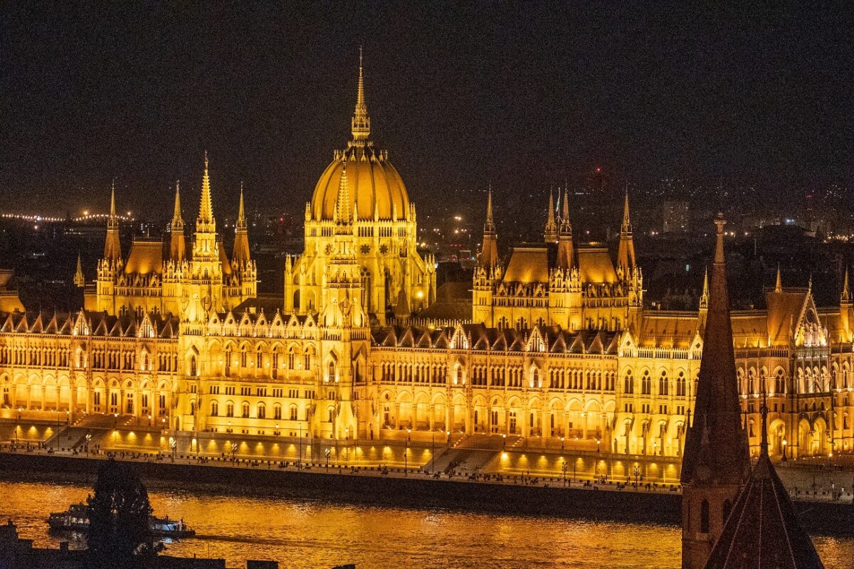 Betelt a pohár Magyarország kormányánál – rendkívüli bejelentést tettek péntek este