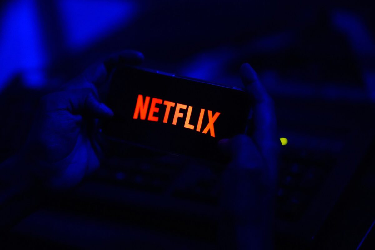 Egy elfeledett, 95%-os Netflix‑akcióthriller megmutatja, hogyan kell ezt csinálni