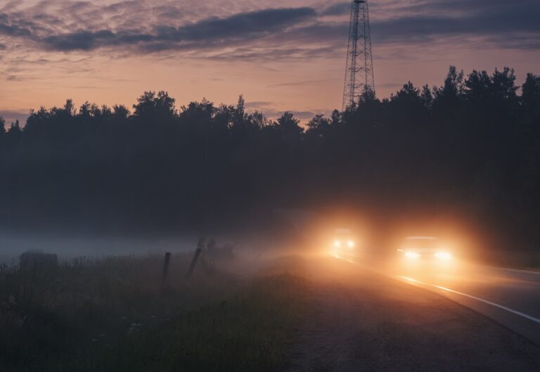 Totális káosz és teljes lezárás az autópályán – 59 autó csapódott egymásnak a ködben