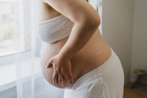 Terhesen azt mondták neki, csak fülzúgás – később kiderült, agydaganata van