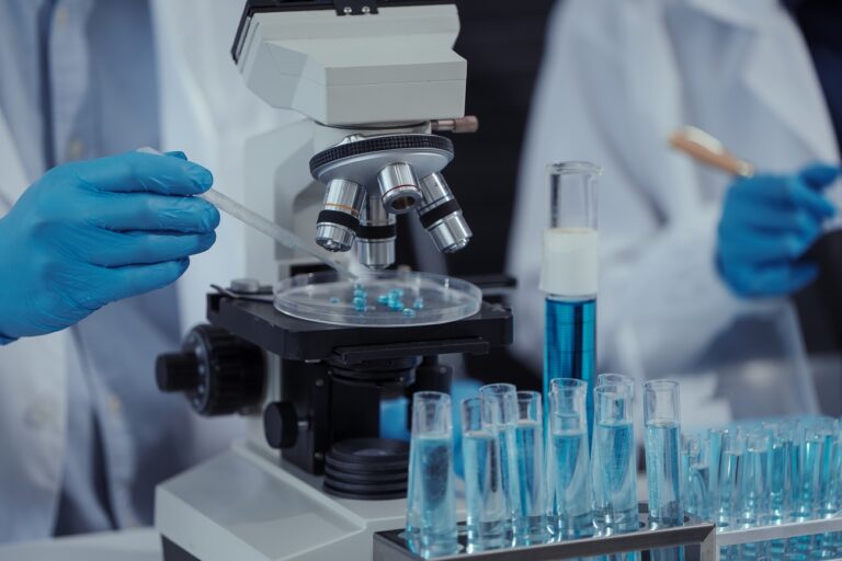 Univerzális orrspray‑vakcinát fejlesztettek, ami COVID, influenza és tüdőgyulladás ellen is védhet