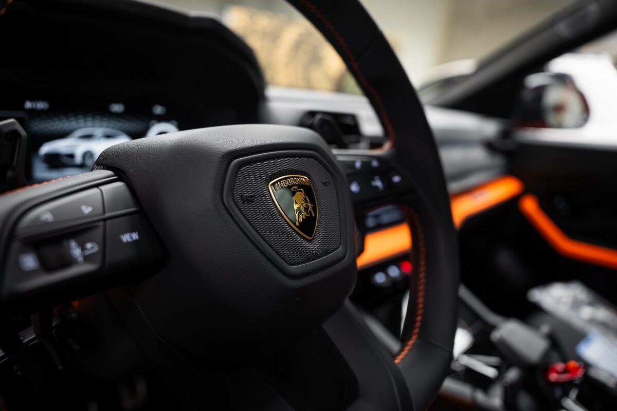 Hatalmas fogás – csak úgy sorakoztak a lopott luxusautók, és ez még semmi