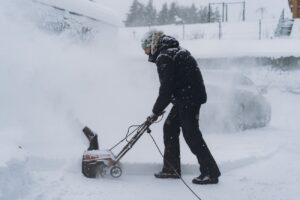 Rengeteg magyart érintő újabb riasztás jelent meg – hatalmas hó van úton, nem érdemes útra kelni