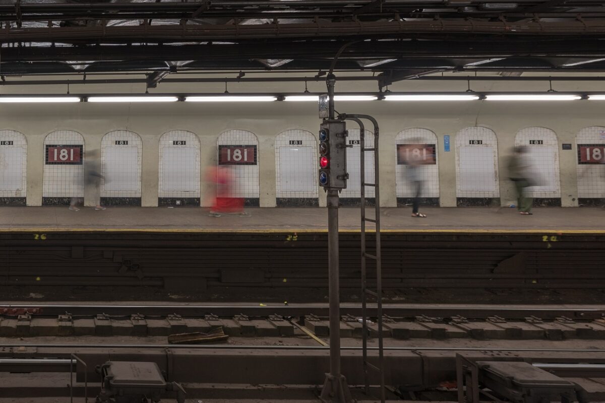 14 éves fiú késelt meg egy kéregetőt a metróban