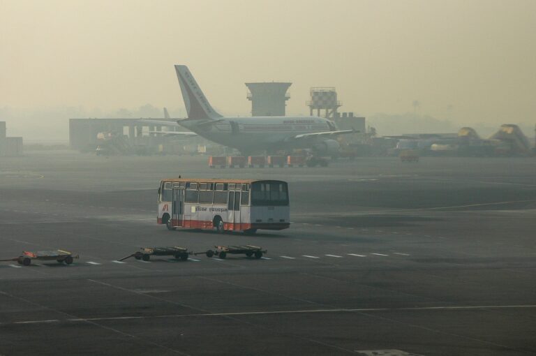 Összeütközött két utasszállító repülőgép India hatalmas repülőterén