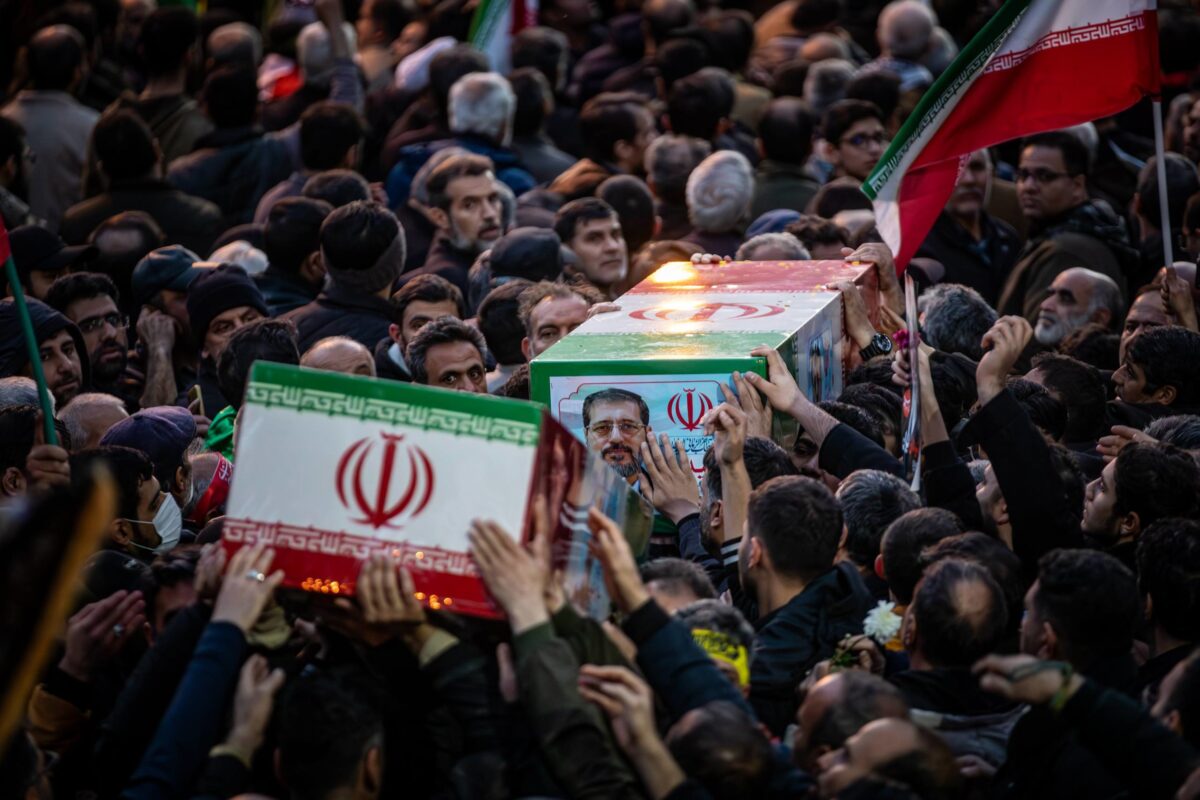 Irán 19-re lapot húzott – úgy lövi a rakétákat, mintha nem lenne holnap