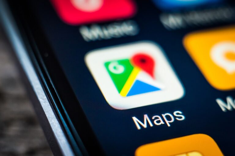 Teljesen átalakul a Google Maps navigációja