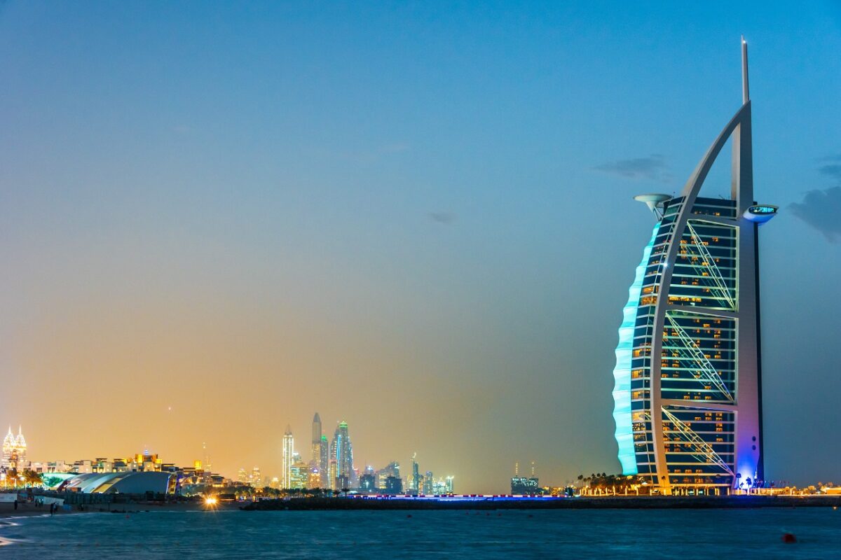 Súlyos helyzet állt elő – vészjelzést adtak ki Dubajban Irán miatt