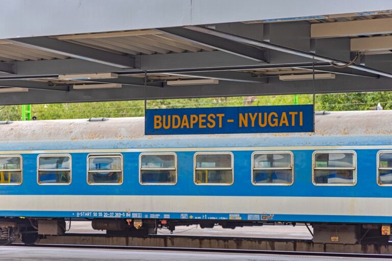 Dörzsölhetik a tenyerüket a magyarok a Balaton miatt