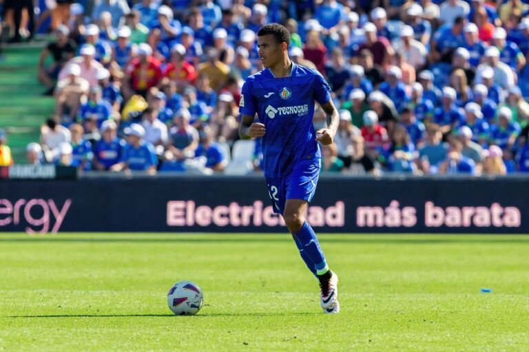 Elképesztő összeggel csábítja el a PSG a Manchester United korábbi sztárját