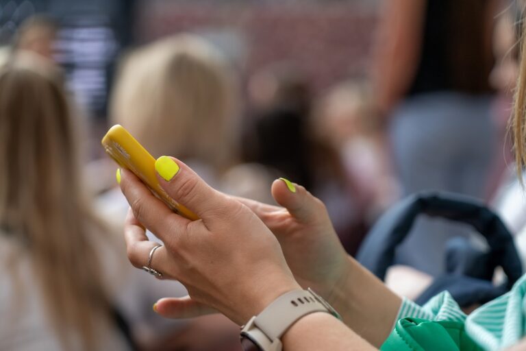 Ilyen hatalmas akkumulátort ritkán látni egy okostelefonban