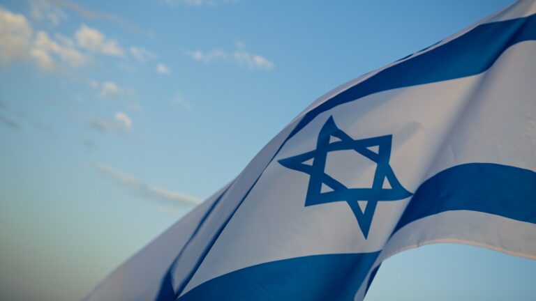 Azonnali csapásokat hajtott végre Izrael Irán ellen – folyamatosan jönnek a részletek