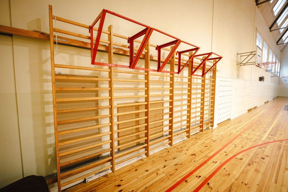 Tragédia az iskolában – összeesett és meghalt egy 14 éves fiú