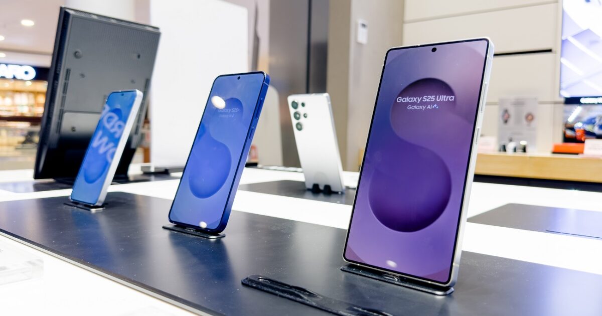 Vége az Apple-falaknak? A Samsung Galaxy S26-tal megérkezett a megváltás: jön az AirDrop!