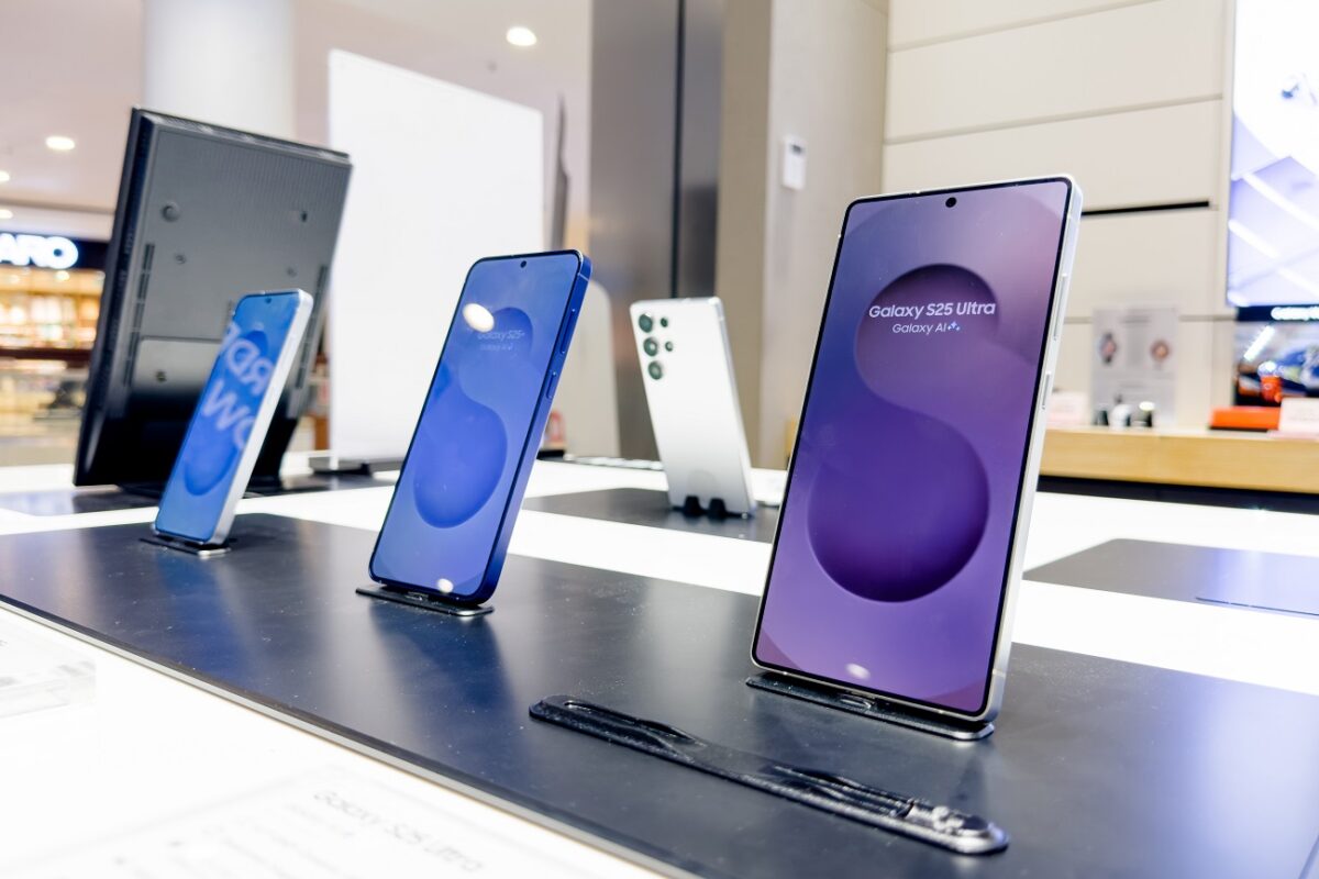 Itt a történelmi áttörés – Samsung mobilokon is megjelenik az AirDrop