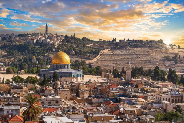 Megindította a rakétákat Irán Izrael felé – rendkívüli bejelentést tettek