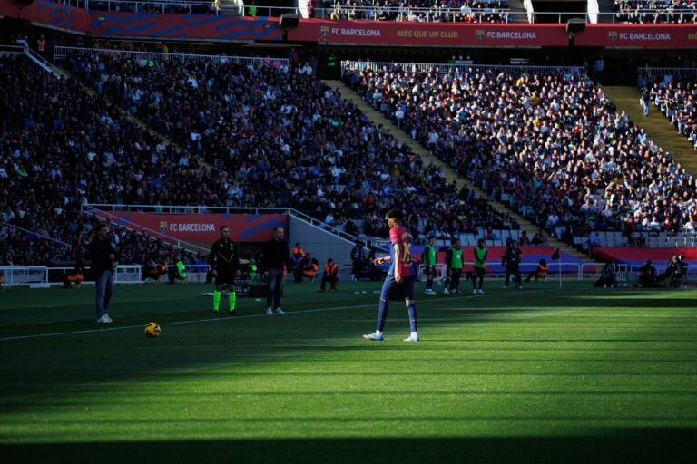 50 millió eurót fizetne a Barcelona ezért a védőért