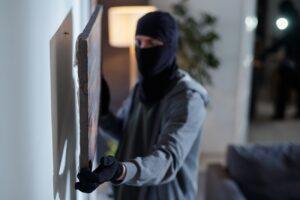 Figyelmeztető jelek a házadon – így jelölik ki célpontjaikat a betörők