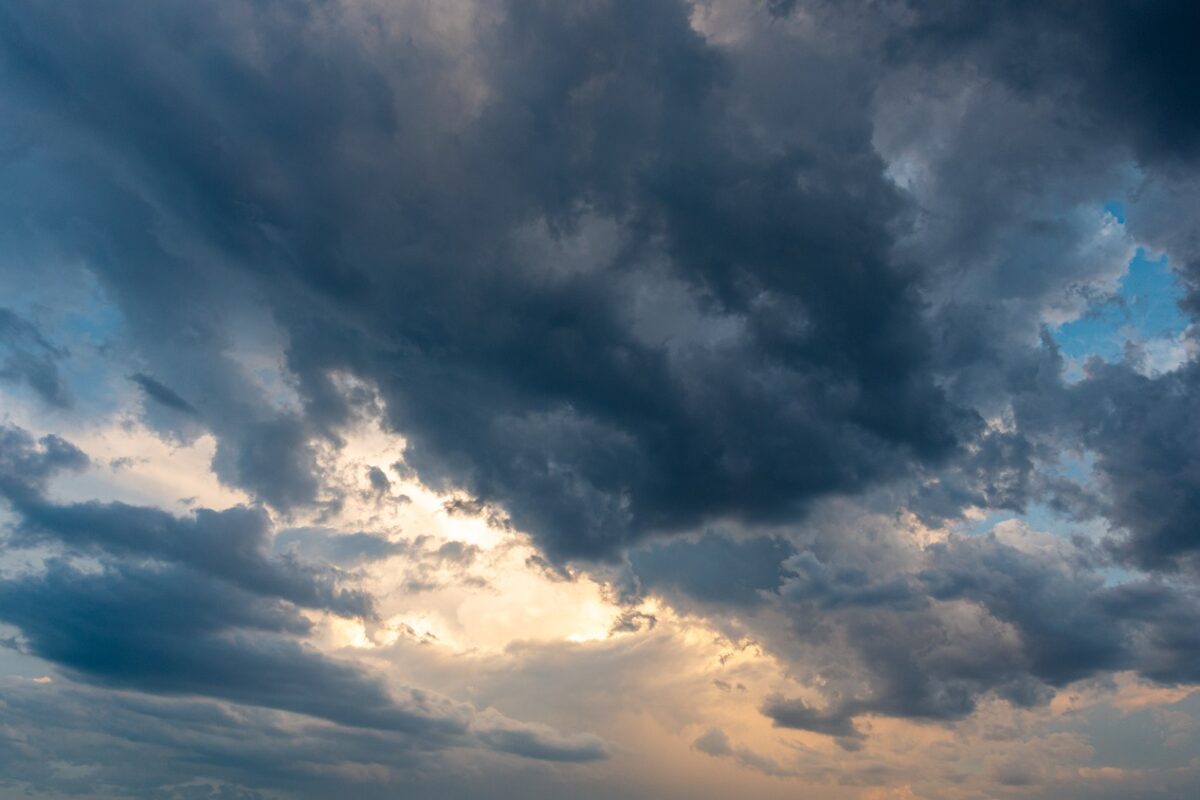 Vihar csap le Magyarországra – ezekre a megyékre már kiadták a riasztást
