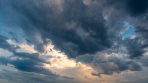 Vihar csap le Magyarországra – ezekre a megyékre már kiadták a riasztást