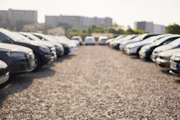 Megtámadtak egy parkolóőrt Esztergomban – közleményt adott ki a rendőrség