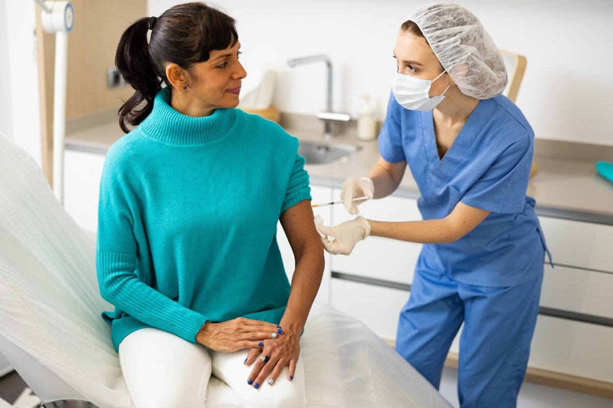 Veszélyes új Covid-variáns terjed – a vakcinák hatékonysága is csökkenhet