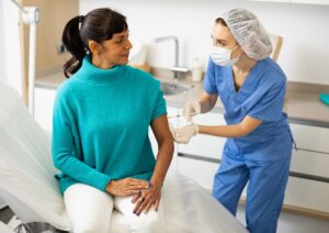 Veszélyes új Covid-variáns terjed – a vakcinák hatékonysága is csökkenhet