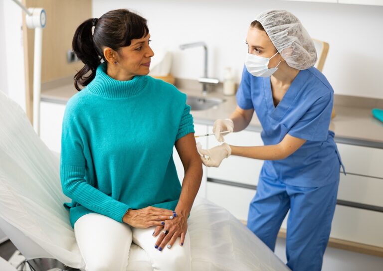 Veszélyes új Covid-variáns terjed – a vakcinák hatékonysága is csökkenhet