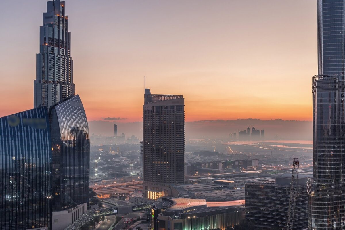 Robbanásokat hallottak Dubajban – azonnali tájékoztatás érkezett