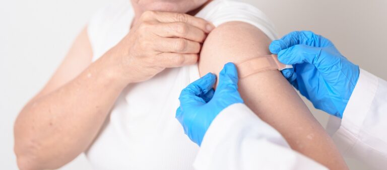 Újabb érv az oltás mellett, drámaian csökkent a halálozás