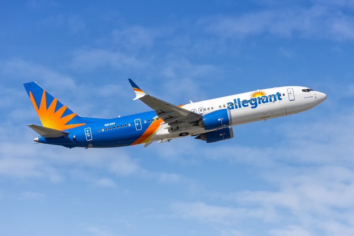 Kerekesszékből esett ki egy beteg utas a repülőgépen – 15 órával később meghalt